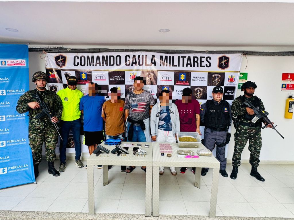 Se les acabó la guachafita: cayó alias “Fresa” de los Conquistadores de la Sierra  con armas, droga y todo el&nbsp;combo