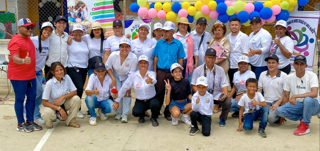 Una tarde de flores y abrazos: más de 100 madres fueron homenajeadas en el barrio Luis R.&nbsp;Calvo